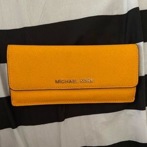 Michael Kors Wallet Yellow!